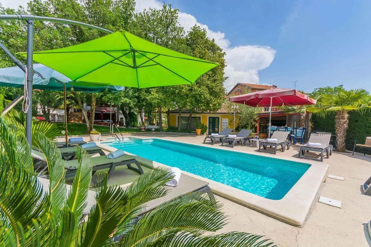 House And Apt In Porec - Istrien 42536 アパート